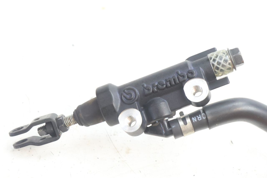 photo de MAITRE CYLINDRE ARRIERE YAMAHA FZ8 800 (2010 - 2016) - Points de fixation