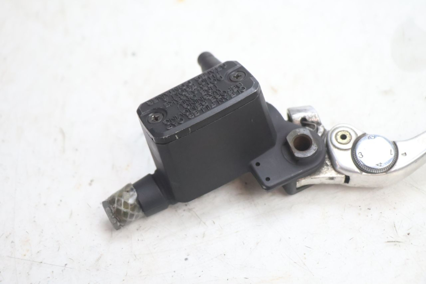 photo de MAITRE CYLINDRE ARRIERE GILERA GP 800 (2007 - 2013) - Points de fixation