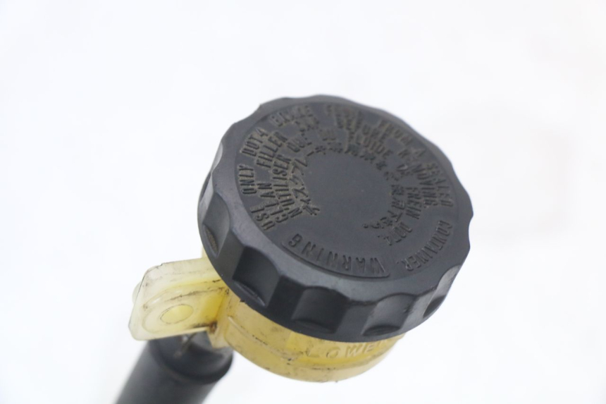 photo de MAITRE CYLINDRE FREIN ARRIERE KAWASAKI ZR7 ZR-7 S 750 (1999 - 2004) - Gros plan technique