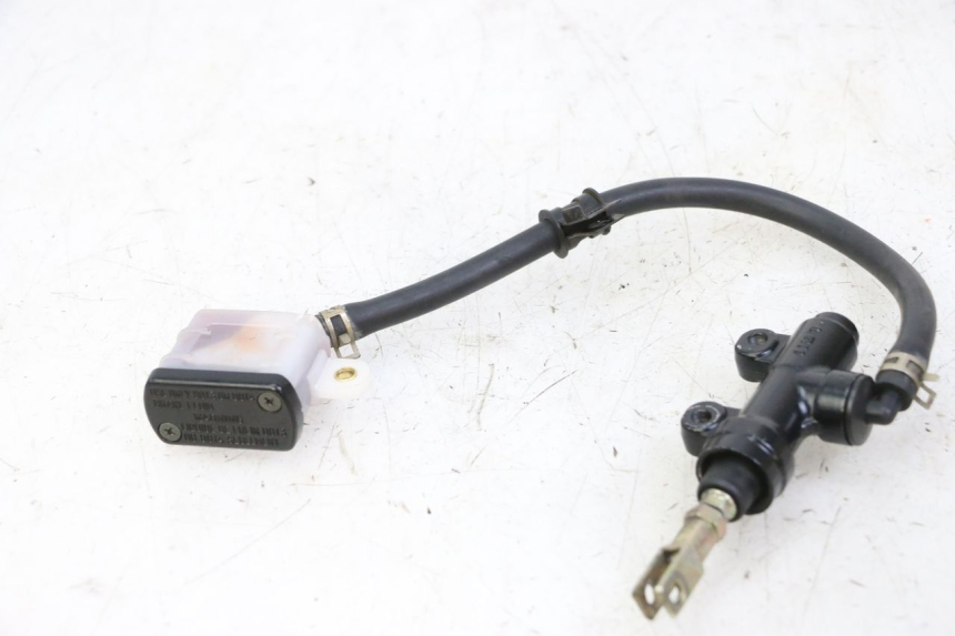 photo de MAITRE CYLINDRE FREIN ARRIERE KIDEN KD125-G 125 (2018 - 2022) - Gros plan technique