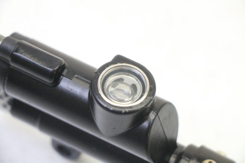 photo de MAITRE CYLINDRE FREIN ARRIERE APOLLO RFZ 125 - Gros plan technique