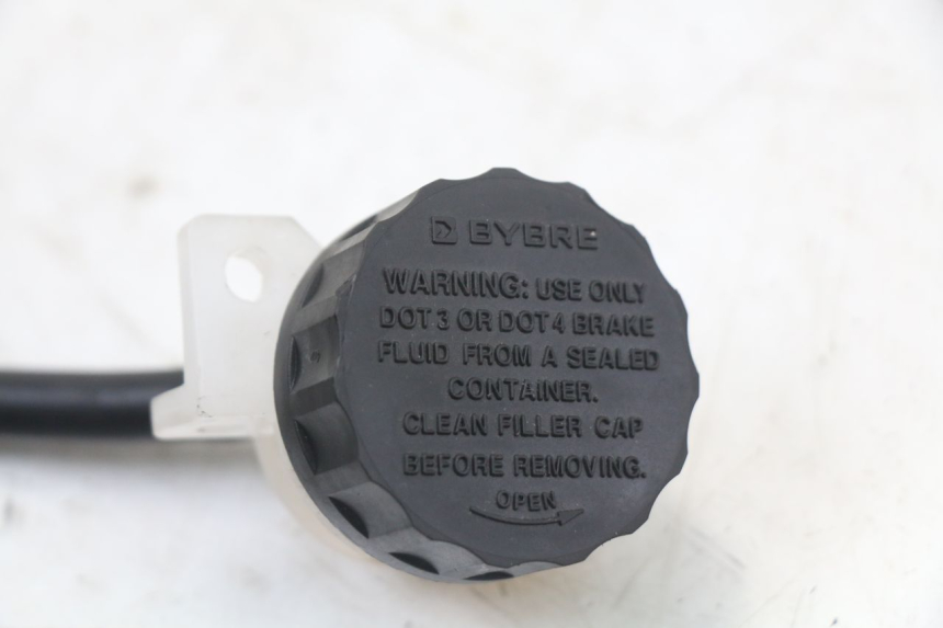 photo de MAITRE CYLINDRE ARRIERE ROYAL ENFIELD SCRAM 411 (2022 - 2024) - Autre angle de vue