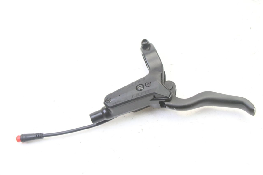 photo de MAITRE CYLINDRE ARRIERE HERO S10 1 - Gros plan technique