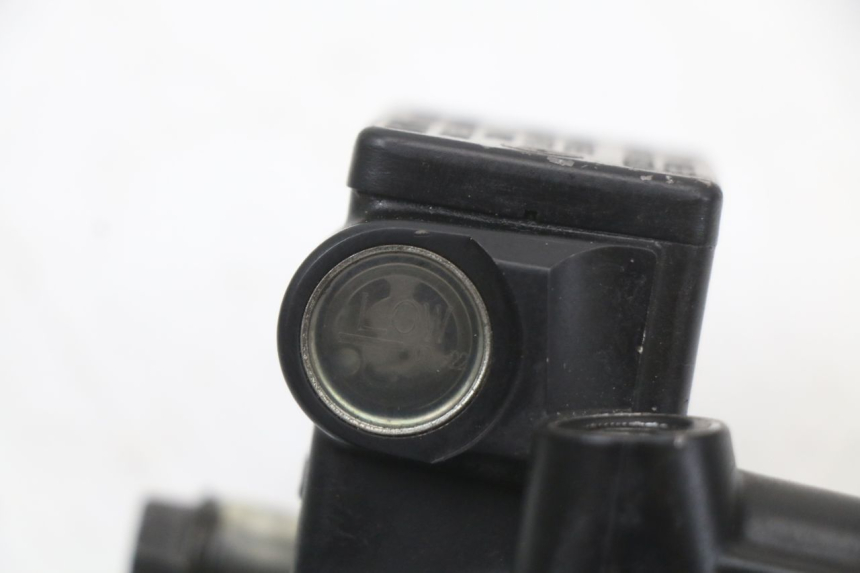 photo de MAITRE CYLINDRE FREIN ARRIERE PEUGEOT SATELIS 125 (2010 - 2012) - Points de fixation