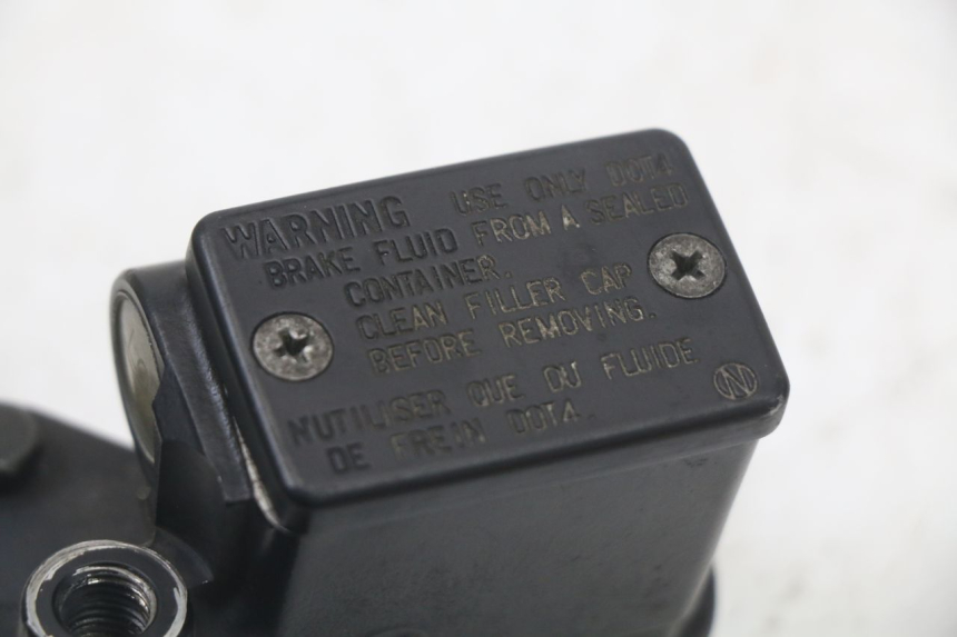 photo de MAITRE CYLINDRE FREIN ARRIERE PEUGEOT SATELIS 125 (2010 - 2012) - Gros plan technique