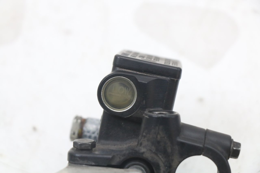 photo de MAITRE CYLINDRE FREIN ARRIERE PEUGEOT SATELIS 125 (2010 - 2012) - Points de fixation