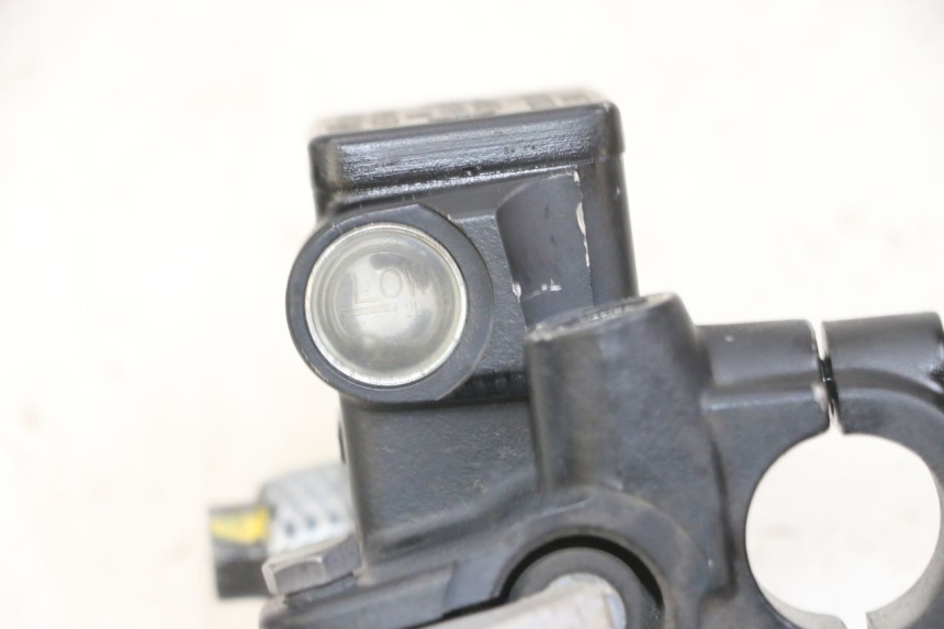 photo de MAITRE CYLINDRE ARRIERE PEUGEOT SATELIS 125 (2013 - 2018) - Autre angle de vue