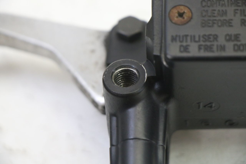 photo de MAITRE CYLINDRE ARRIERE PEUGEOT SATELIS 250 (2006 - 2012) - Autre angle de vue