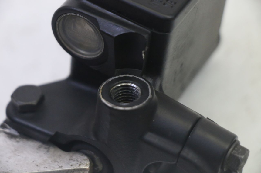 photo de MAITRE CYLINDRE FREIN ARRIERE PEUGEOT SATELIS 125 (2010 - 2012) - Vue d’ensemble