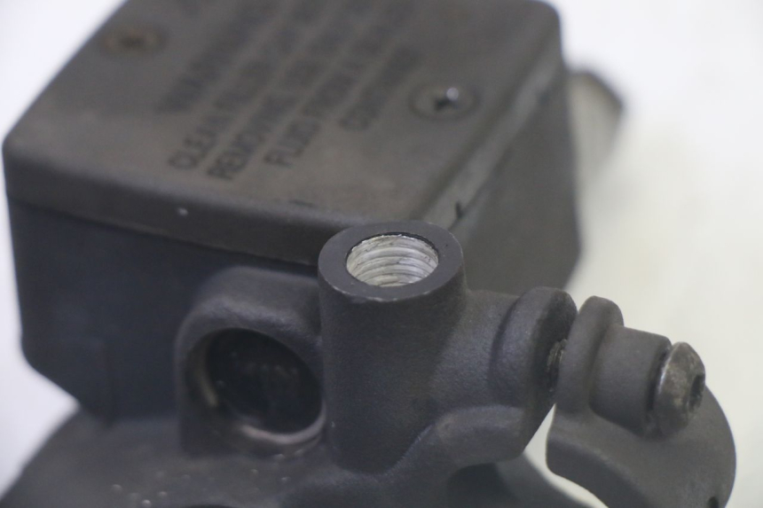 photo de MAITRE CYLINDRE FREIN ARRIERE PEUGEOT SATELIS 125 (2006 - 2009) - Gros plan technique