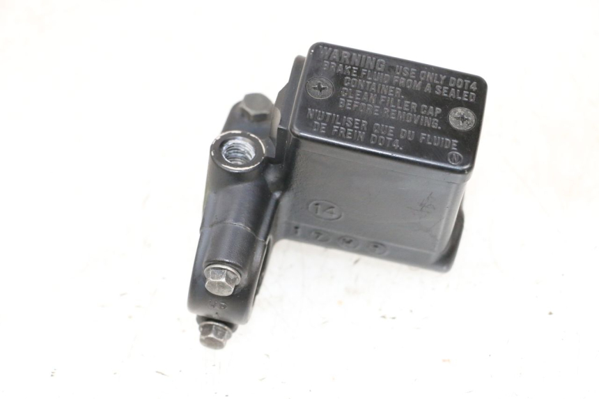 photo de MAITRE CYLINDRE ARRIERE PEUGEOT SATELIS 125 (2013 - 2018) - Gros plan technique