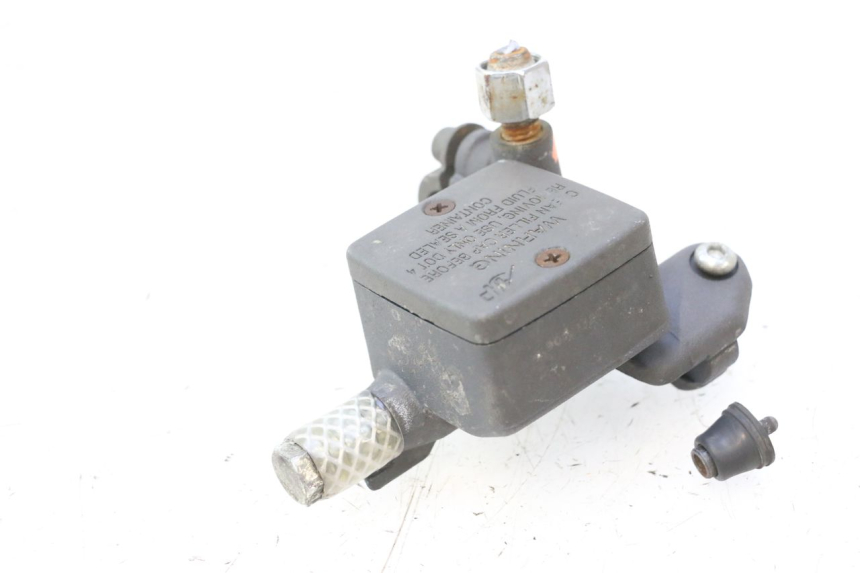 photo de MAITRE CYLINDRE FREIN ARRIERE PEUGEOT SATELIS 125 (2006 - 2009) - Points de fixation