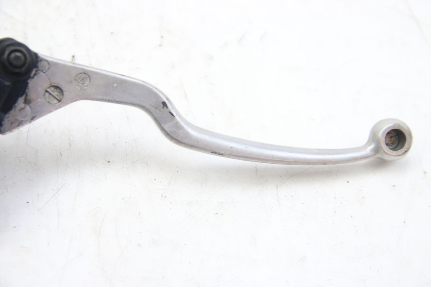 photo de MAITRE CYLINDRE FREIN ARRIERE SUZUKI SIXTEEN 125 (2008 - 2010) - Points de fixation