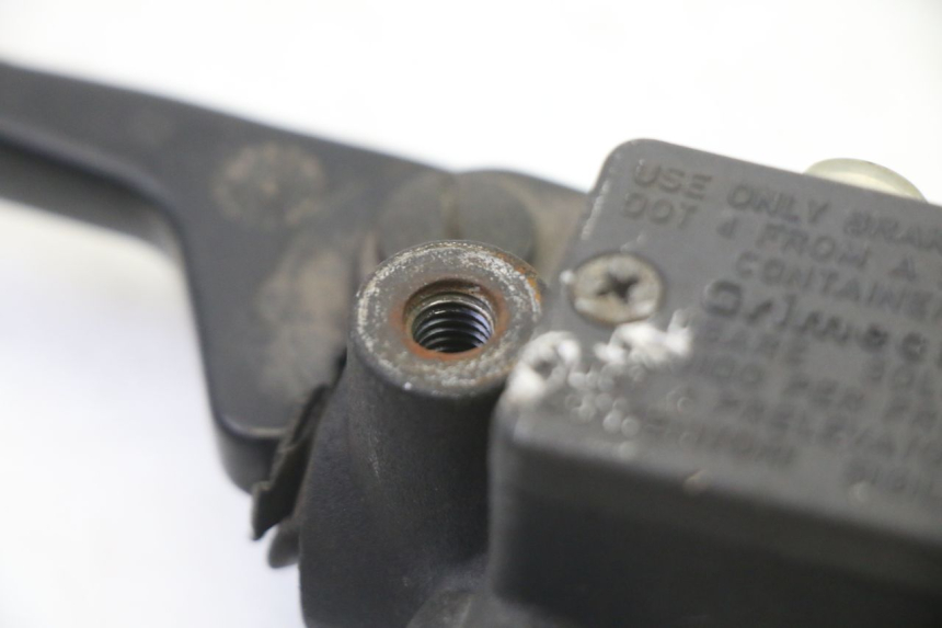 photo de MAITRE CYLINDRE ARRIERE PIAGGIO SUPER LX 125 (2000 - 2003) - Gros plan technique