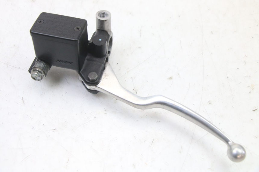 photo de MAITRE CYLINDRE ARRIERE SUZUKI BURGMAN 125 (2018 - 2021) - Gros plan technique