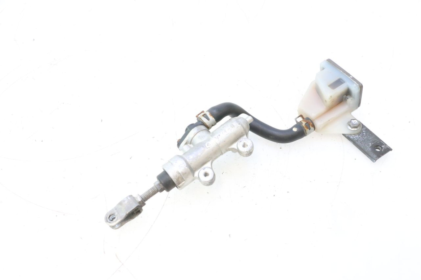 photo de MAITRE CYLINDRE ARRIERE SUZUKI SV S 650 (2003 - 2009) - Autre angle de vue