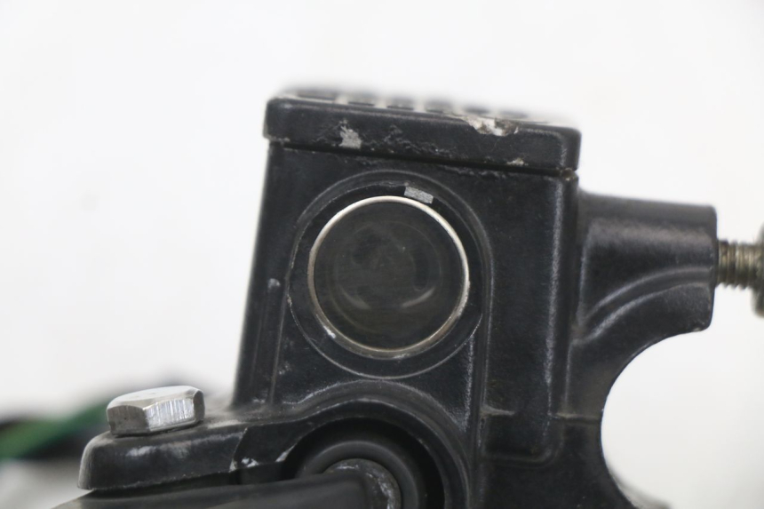 photo de MAITRE CYLINDRE FREIN ARRIERE PEUGEOT TWEET 125 (2018 - 2021) - Points de fixation