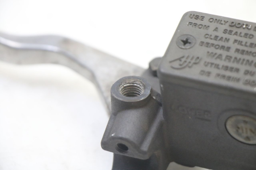 photo de MAITRE CYLINDRE ARRIERE SUZUKI UH BURGMAN 125 (2002 - 2006) - Vue d’ensemble