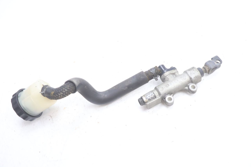 photo de MAITRE CYLINDRE ARRIERE HONDA VFR FI RC46 800 (1998 - 2001) - Autre angle de vue