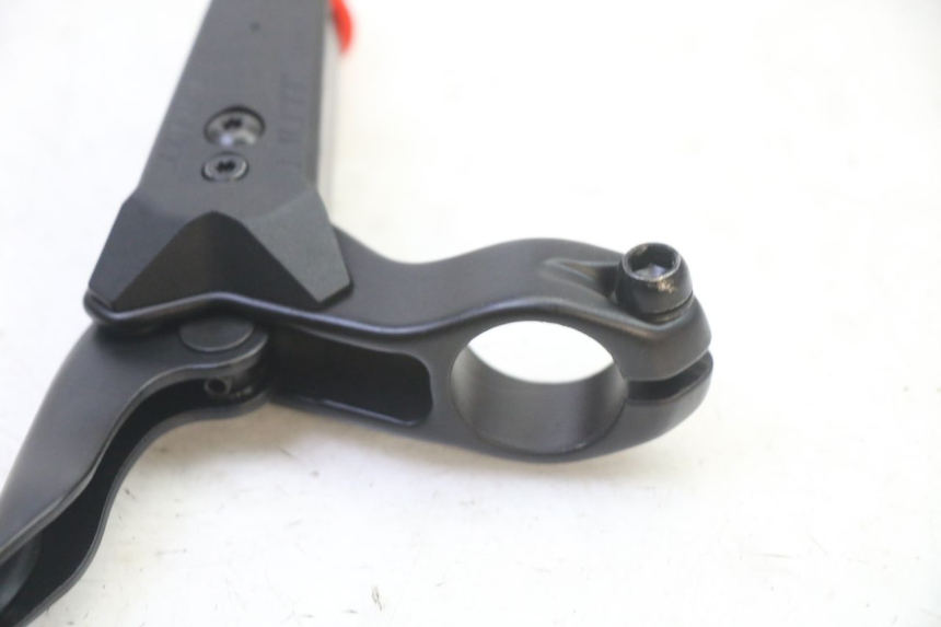 photo de MAITRE CYLINDRE FREIN ARRIERE DUALTRON VICTOR LIMITED 1 - Gros plan technique