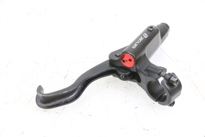 photo de MAITRE CYLINDRE FREIN ARRIERE DUALTRON VICTOR LIMITED 1 - Points de fixation