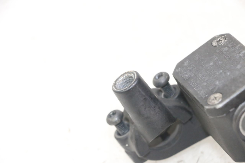 photo de MAITRE CYLINDRE FREIN ARRIERE YAMAHA X-MAX XMAX 125 (2010 - 2013) - Autre angle de vue