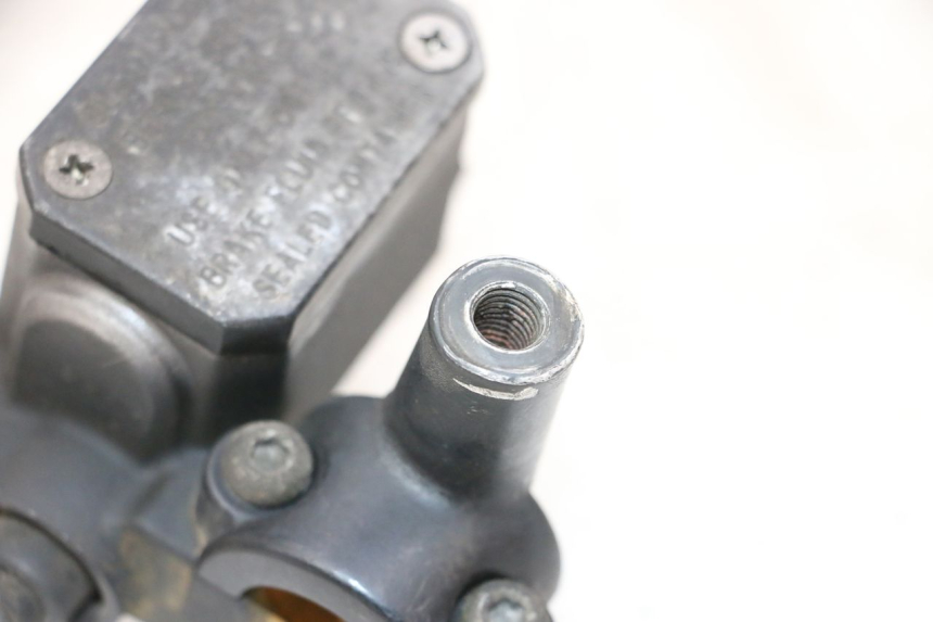 photo de MAITRE CYLINDRE FREIN ARRIERE YAMAHA XMAX X-MAX 125 (2006 - 2009) - Vue d’ensemble