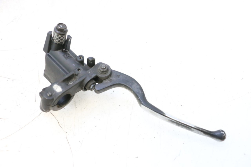 photo de MAITRE CYLINDRE FREIN ARRIERE YAMAHA X-MAX XMAX 125 (2010 - 2013) - Points de fixation