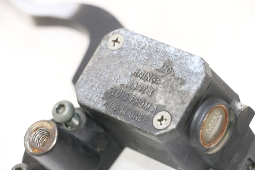 photo de MAITRE CYLINDRE FREIN ARRIERE YAMAHA XMAX X-MAX 125 (2006 - 2009) - Zoom composants