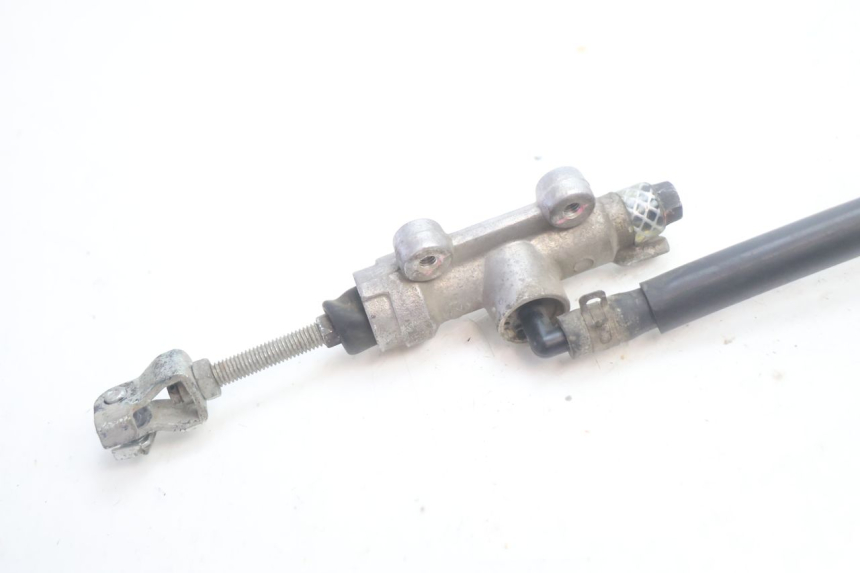 photo de MAITRE CYLINDRE ARRIERE HONDA XLV VARADERO 125 (2007 - 2012) - Gros plan technique