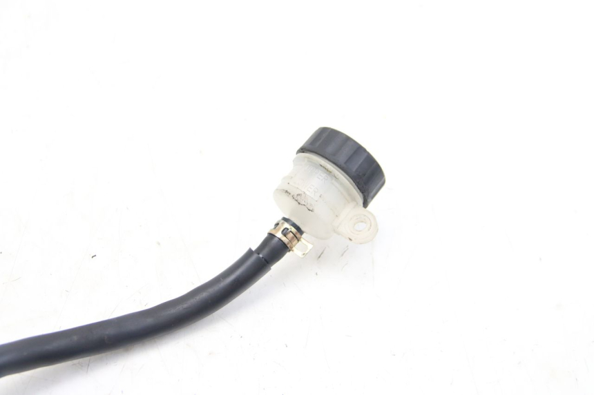 photo de MAITRE CYLINDRE FREIN ARRIERE PEUGEOT XP6 50 (1997 - 2003) - Gros plan technique