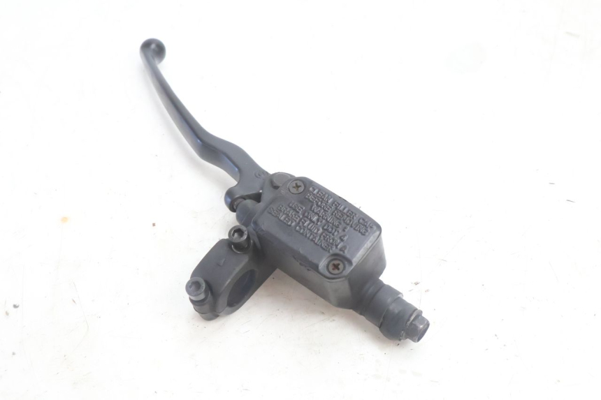 photo de MAITRE CYLINDRE ARRIERE YAMAHA YP MAJESTY 125 (2007 - 2010) - Points de fixation