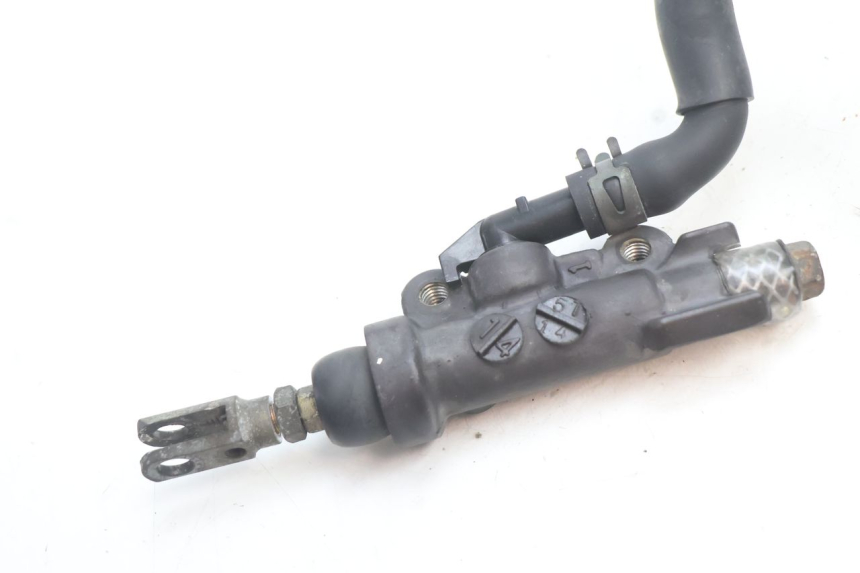 photo de MAITRE CYLINDRE ARRIERE YAMAHA YZF R GENESIS 750 (1993 - 1998) - Détail de la pièce