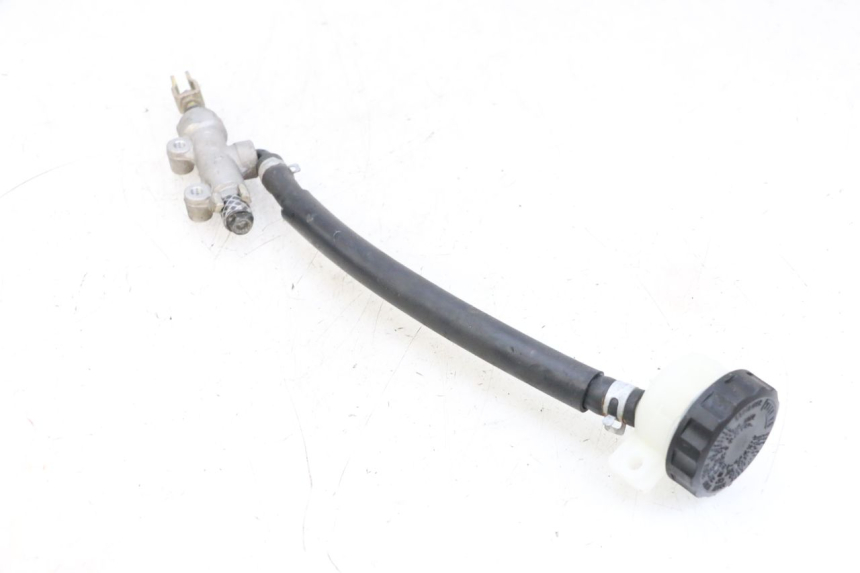 photo de MAITRE CYLINDRE ARRIERE KAWASAKI ZR 7 750 (1999 - 2004) - Gros plan technique