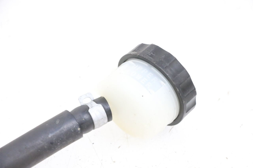 photo de MAITRE CYLINDRE ARRIERE KAWASAKI ZR 7 750 (1999 - 2004) - Points de fixation