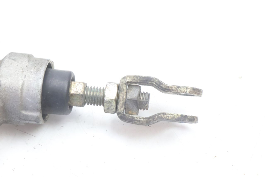 photo de MAITRE CYLINDRE ARRIERE KAWASAKI ZZR 600 (1995 - 2004) - Points de fixation