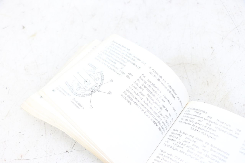 photo de MANUEL UTILISATEUR HONDA CBF 500 (2004 - 2007) - Autre angle de vue