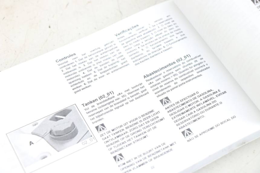 photo de MANUEL UTILISATEUR PIAGGIO FLY 125 (2005 - 2012) - Vue d’ensemble