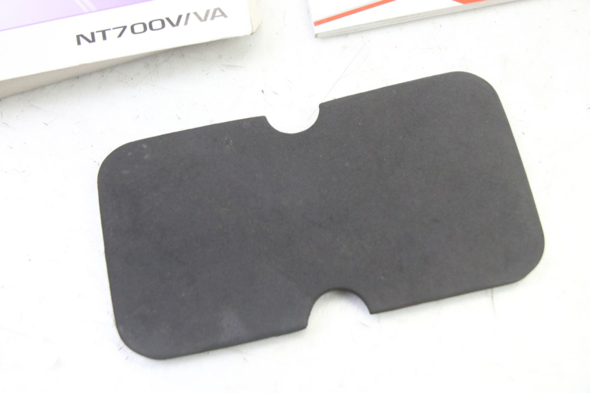 photo de MANUEL UTILISATEUR HONDA NTV DEAUVILLE ABS 700 (2007 - 2016) - Autre angle de vue