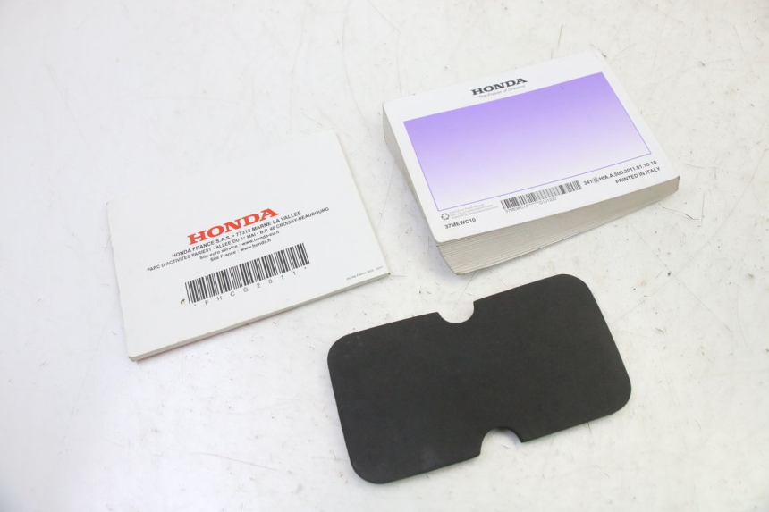 photo de MANUEL UTILISATEUR HONDA NTV DEAUVILLE ABS 700 (2007 - 2016) - Gros plan technique