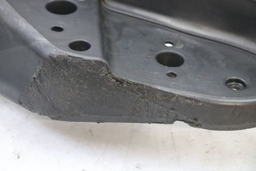 photo de MARCHE PIED APRILIA ATLANTIC 125 (2003 - 2009) - Autre angle de vue