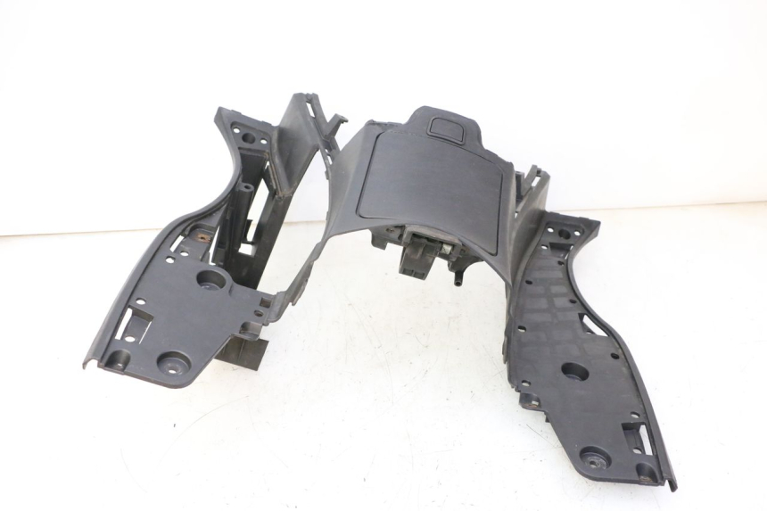 photo de MARCHE PIED SUZUKI BURGMAN 125 (2007 - 2014) - Points de fixation