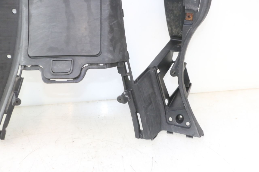 photo de MARCHE PIED SUZUKI BURGMAN 125 (2007 - 2014) - Zoom composants