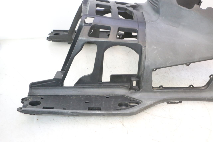 photo de MARCHE PIED SUZUKI BURGMAN EXECUTIVE ABS 650 (2006 - 2012) - Points de fixation