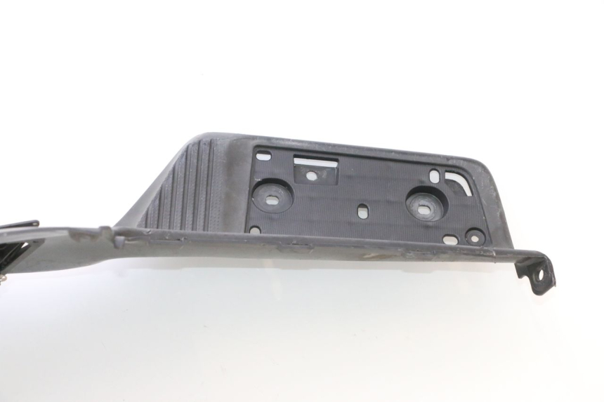 photo de MARCHE PIED SUZUKI BURGMAN EXECUTIVE ABS 650 (2006 - 2012) - Détail de la pièce