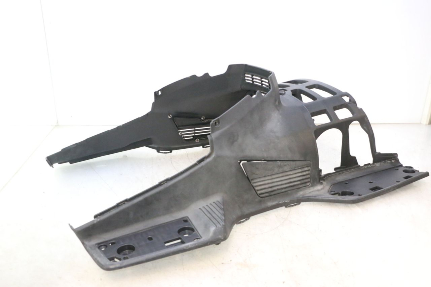 photo de MARCHE PIED SUZUKI BURGMAN EXECUTIVE ABS 650 (2006 - 2012) - Détails caractéristiques
