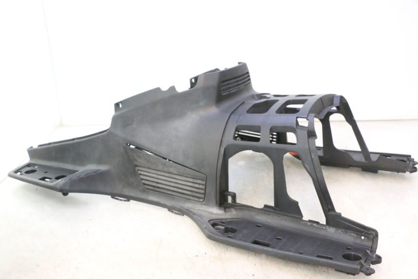 photo de MARCHE PIED SUZUKI BURGMAN EXECUTIVE ABS 650 (2006 - 2012) - Zoom composants