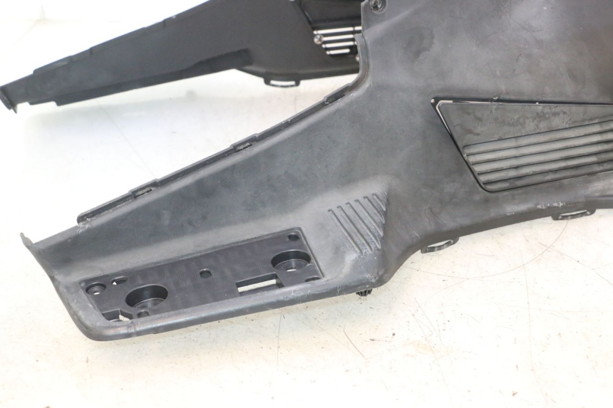 photo de MARCHE PIED SUZUKI BURGMAN EXECUTIVE ABS 650 (2006 - 2012) - Marquages et références