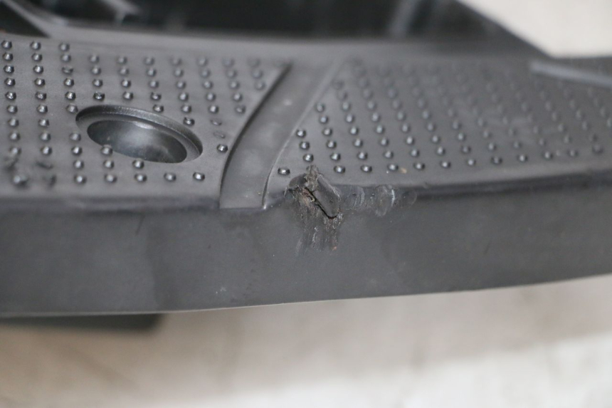 photo de MARCHE PIED SYM CROX 4T 50 (2016 - 2023) - Zoom état d’usage