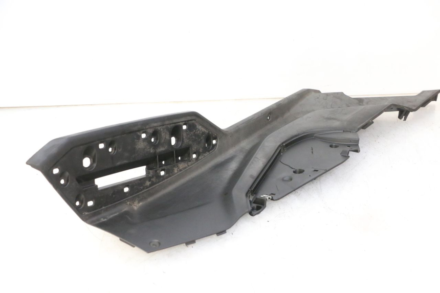 photo de MARCHE PIED DROIT QUADRO 4 4D 350 (2015 - 2018) - Vue d’ensemble